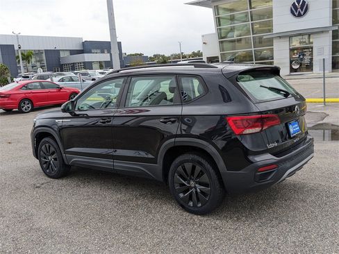 Certified 2022 Volkswagen Taos S image 5