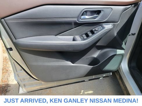 Certified 2023 Nissan Rogue SV w/ SV Premium B Package AWD/4WD image 15