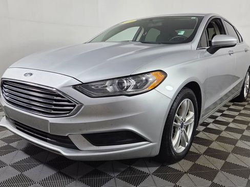 Used 2018 Ford Fusion SE image 3