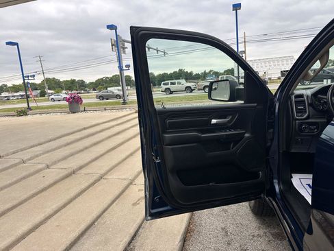 Used 2019 RAM 1500 Tradesman w/ SXT Appearance Group AWD/4WD image 17