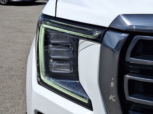 Used 2022 GMC Yukon XL AT4 w/ Technology Package AWD/4WD image 9
