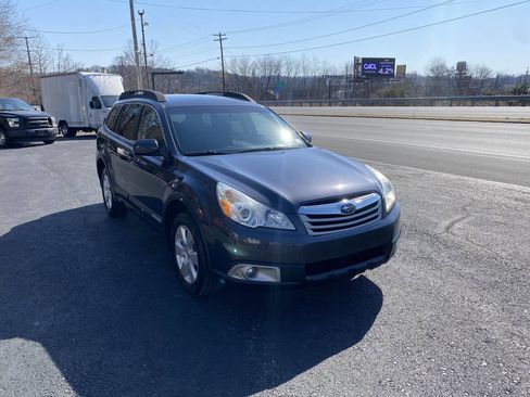 Used 2011 Subaru Outback 2.5i Premium image 4