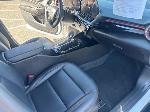 Used 2024 Chevrolet Trax RS w/ Sunroof Package FWD image 15
