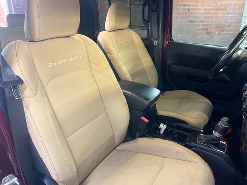 Used 2021 Jeep Gladiator Overland AWD/4WD image 31