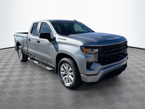 Used 2024 Chevrolet Silverado 1500 Custom image 3