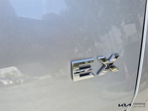 Used 2020 Kia Sportage EX w/ EX Technology Package image 18