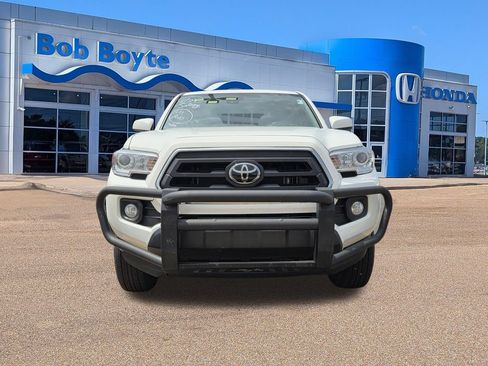 Used 2022 Toyota Tacoma SR5 RWD image 9