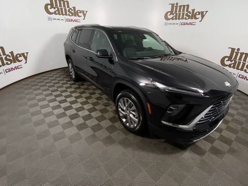 Used 2026 Buick Enclave Preferred w/ Power Package image 2