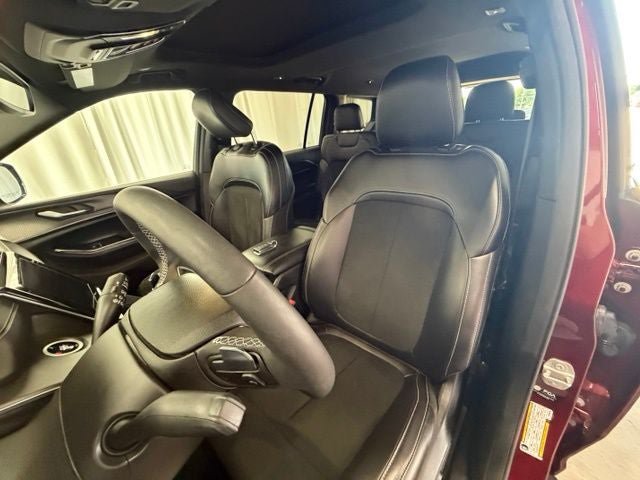 Used 2025 Jeep Grand Cherokee L Altitude AWD/4WD image 5