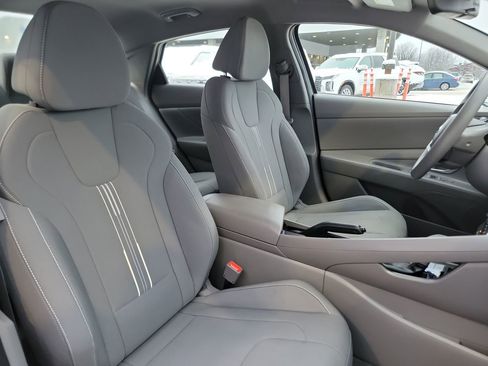 Certified 2023 Hyundai Elantra SEL image 19