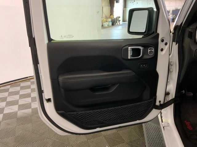 Used 2019 Jeep Wrangler Unlimited Sahara w/ Cold Weather Group AWD/4WD image 17