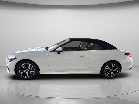 Certified 2026 Mercedes-Benz CLE 300 4MATIC Cabriolet image 4