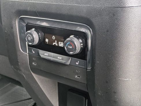 Used 2025 Chevrolet Suburban High Country RWD image 12