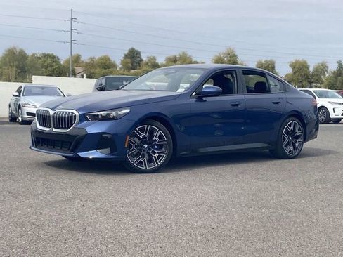 Used 2025 BMW 530i w/ M Sport Package RWD image 2