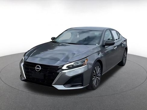 Used 2025 Nissan Altima 2.5 SV image 3