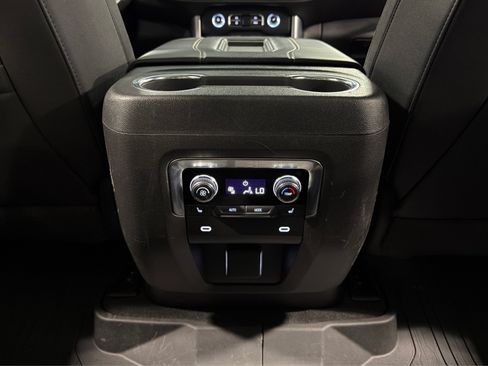 Used 2022 GMC Yukon SLT w/ SLT Premium Package AWD/4WD image 41