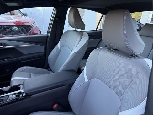 Used 2025 Toyota Camry SE w/ Convenience Package AWD/4WD image 13