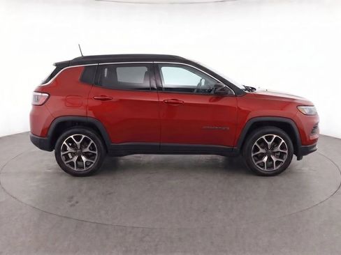Used 2025 Jeep Compass Limited AWD/4WD image 8