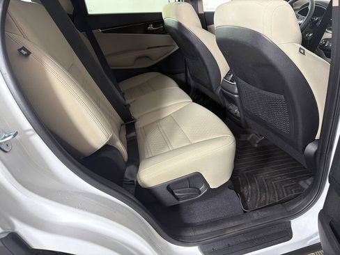 Used 2018 Kia Sorento FWD image 15