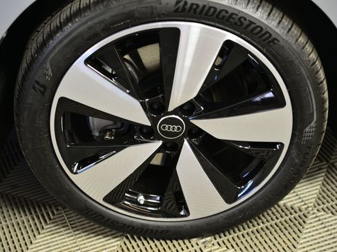 Used 2025 Audi A5 2.0T Premium Plus w/ Premium Plus AWD/4WD image 9