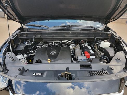 Used 2022 Toyota Highlander L FWD image 22