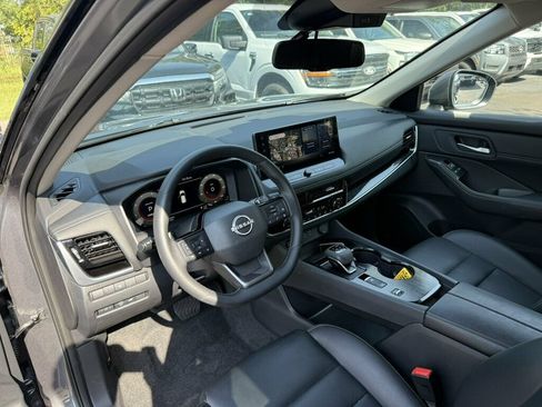 Used 2026 Nissan Rogue SL FWD image 3