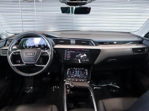 Used 2021 Audi e-tron Premium w/ Convenience Plus Package image 11