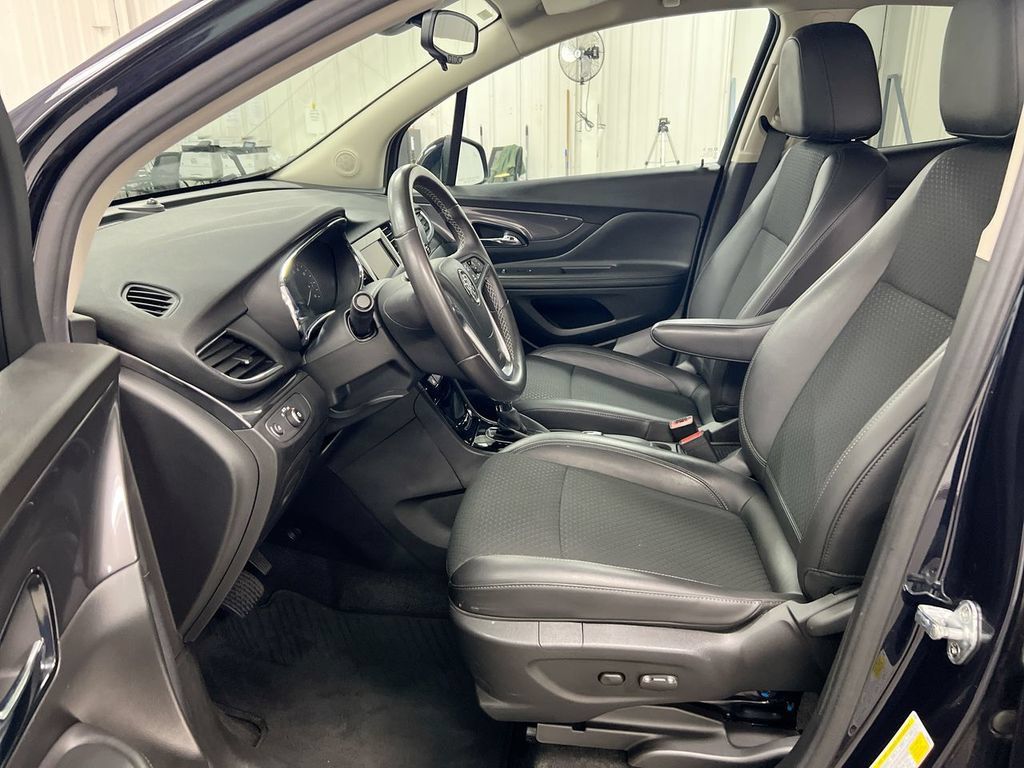Used 2022 Buick Encore Preferred w/ Safety Package FWD image 19