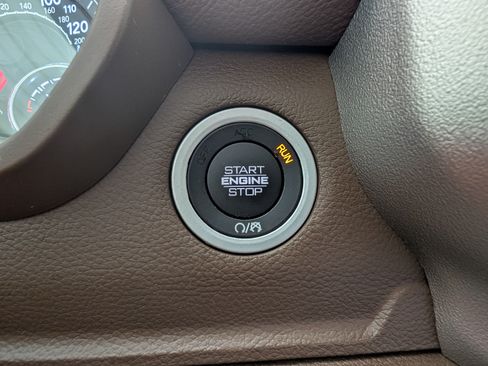 Used 2020 RAM 1500 Laramie AWD/4WD image 33