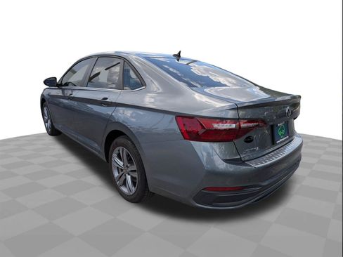 Used 2024 Volkswagen Jetta SE FWD image 6
