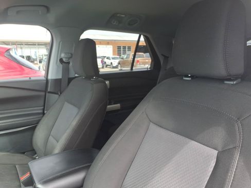 Used 2024 Ford Explorer XLT RWD image 17