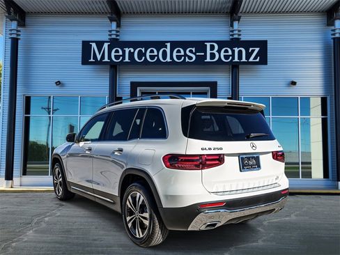 New 2026 Mercedes-Benz GLB 250 4MATIC image 4