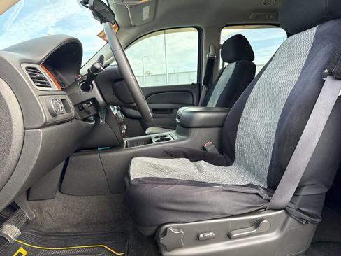 Used 2011 Chevrolet Tahoe LS image 16