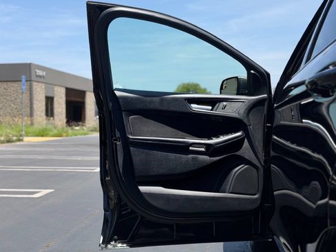 Used 2018 Ford Edge SE FWD image 8