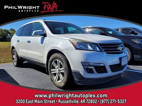 Used 2016 Chevrolet Traverse LT image 1