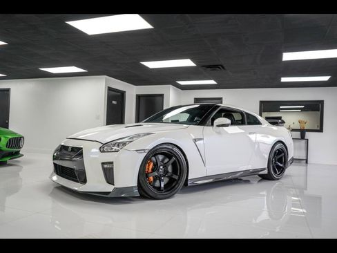 Used 2014 Nissan GT-R Premium AWD/4WD image 1