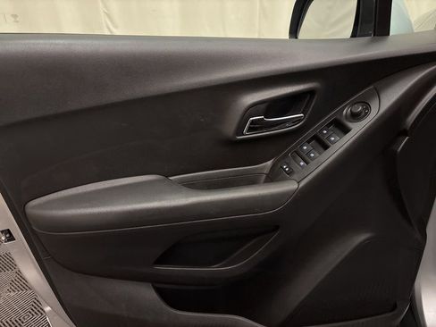 Used 2018 Chevrolet Trax LT w/ LT Convenience Package image 15