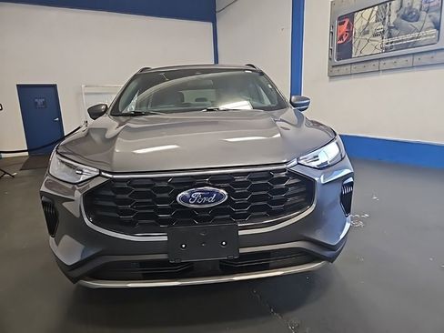 Used 2025 Ford Escape ST-Line image 2