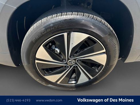Certified 2024 Volkswagen Taos SE image 8