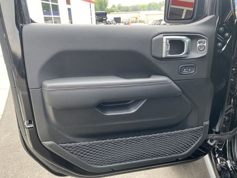 Used 2022 Jeep Wrangler Unlimited Rubicon w/ Xtreme Recon 35" Tire Package image 10