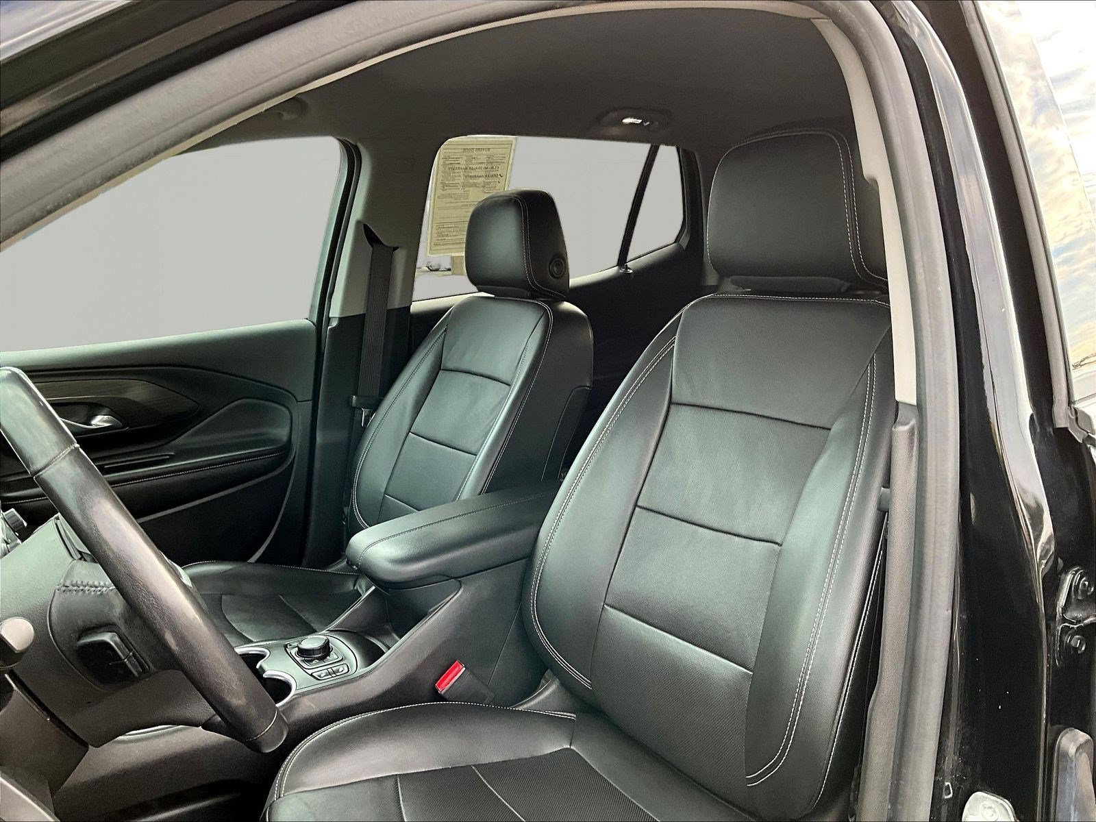 Used 2022 GMC Terrain SLT w/ LPO, 'HIT The Road' Package FWD image 21