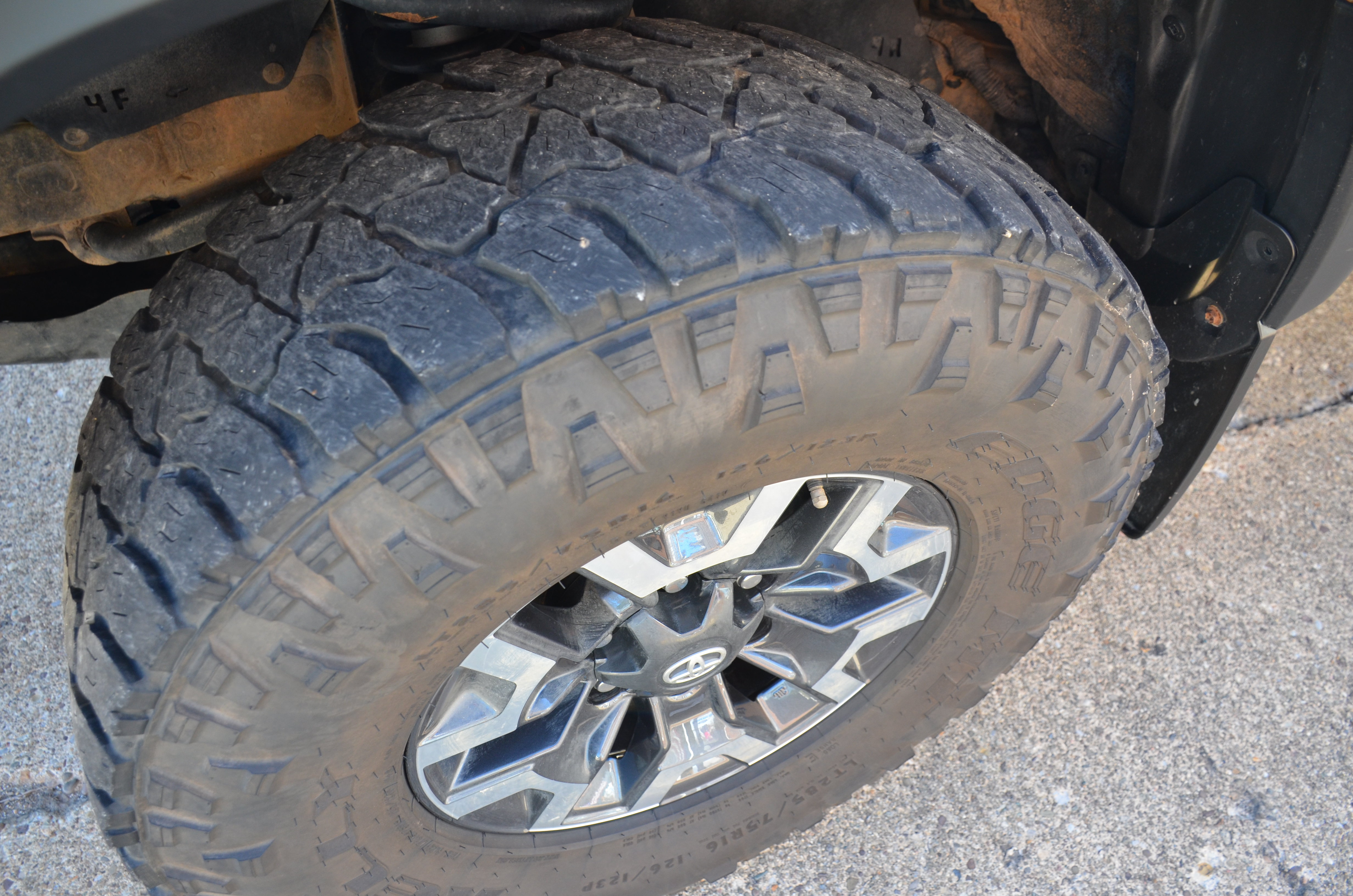 Used 2023 Toyota Tacoma TRD Off-Road w/ Technology Package AWD/4WD image 19