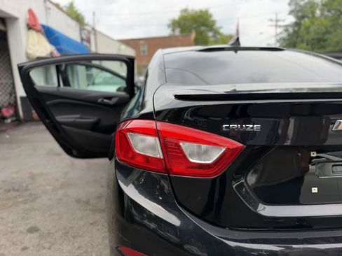 Used 2017 Chevrolet Cruze LS FWD image 47