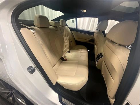 Used 2022 BMW 530i xDrive w/ Premium Package image 15