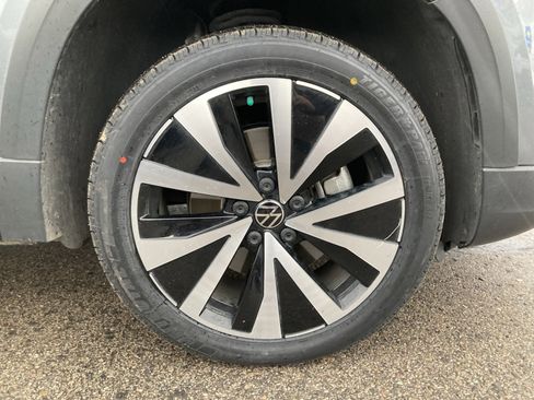 Used 2022 Volkswagen Taos SE w/ Panoramic Sunroof Package image 41