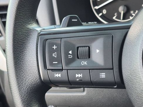 Used 2024 Nissan Rogue S FWD image 14