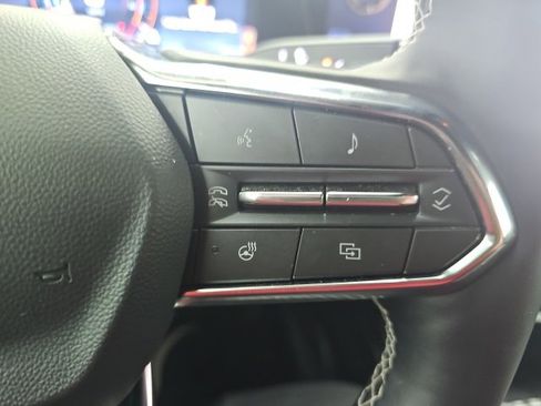 Used 2025 Chevrolet Traverse LT image 12