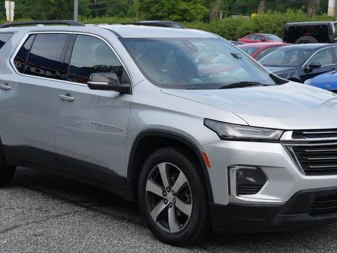 Used 2022 Chevrolet Traverse LT w/ LT Premium Package AWD/4WD image 3