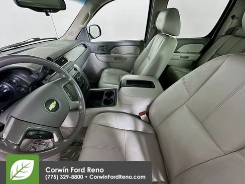 Used 2011 Chevrolet Avalanche LT w/ Suspension Package, Off-Road AWD/4WD image 18