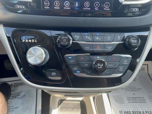 Used 2018 Chrysler Pacifica Touring-L Plus w/ Advanced Safetytec Group FWD image 25